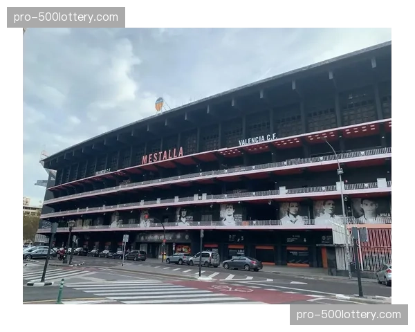 瓦伦西亚主场梅斯塔利亚球场翻新工程第一阶段完工 瓦伦西亚主场梅斯塔利亚球场翻新工程第一阶段完工